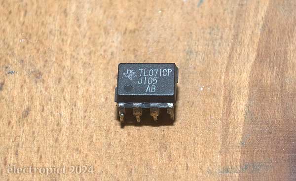 Korg MS-10 old IC11 removed