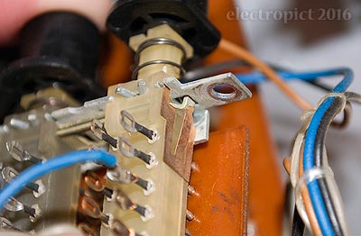 radiobutton mechanism, spring clip active